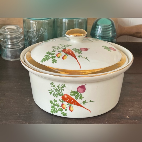 SOLD Vintage Hall China Vegetable Harvest Casserole Dish❤️🥕 - Picture 2 of 13